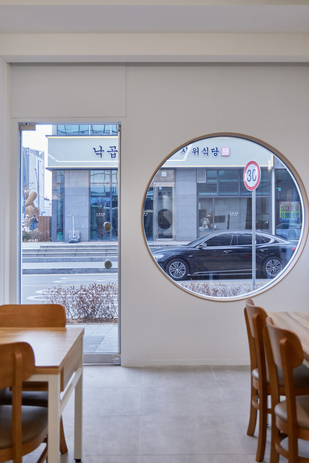 白色与木质，打造 16 平米简约舒适的小型家居空间-12