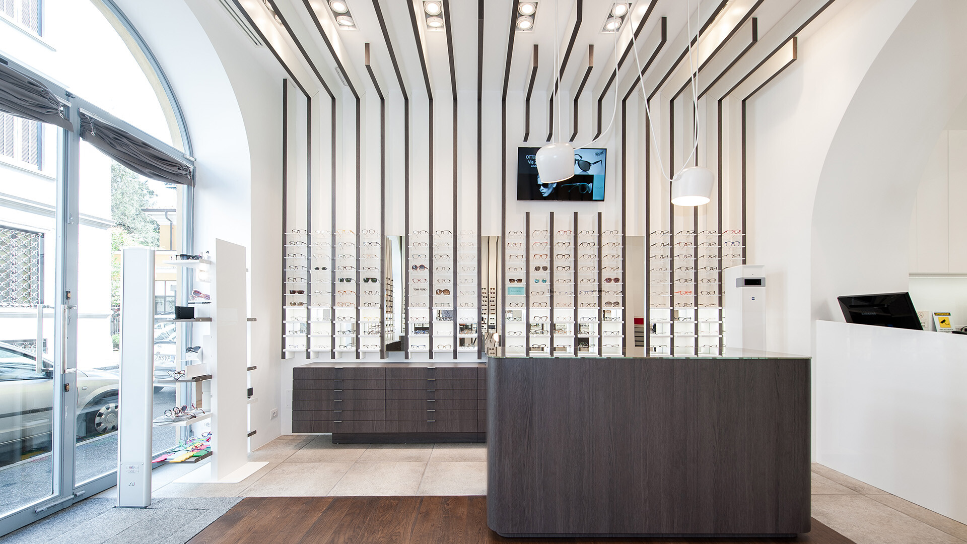百年眼镜店的现代变身-11