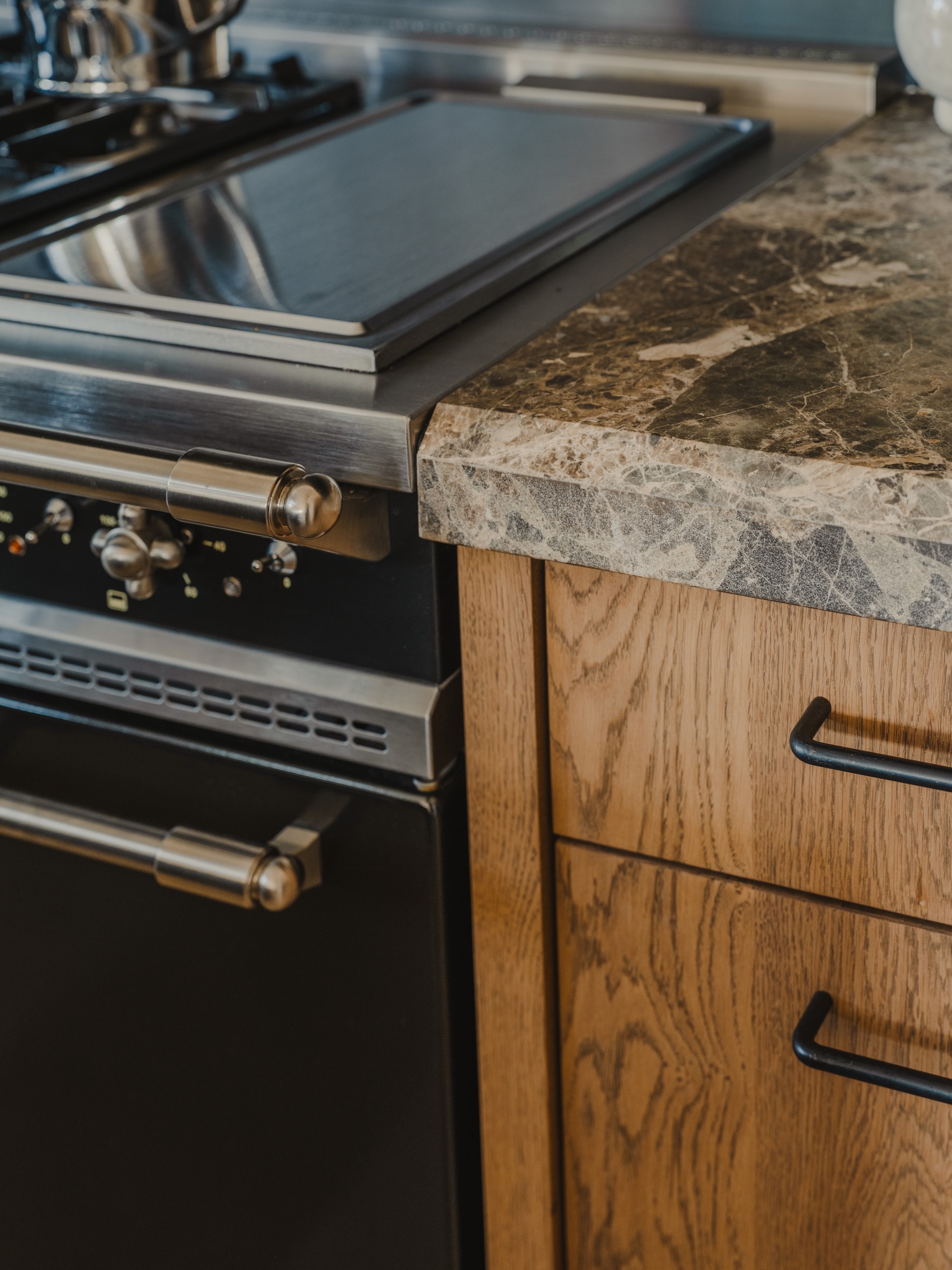 你提供的EGINSTILL可能并不是一个正确的英文单词，请你检查该内容是否准确，以便我为你完成整句的准确翻译目前仅Authentic charm可翻译为真正的魅力 丨荷兰阿姆斯特丹-15