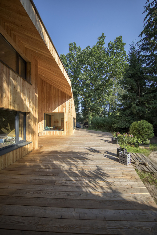 波兰村庄里的“石棺”别墅-48