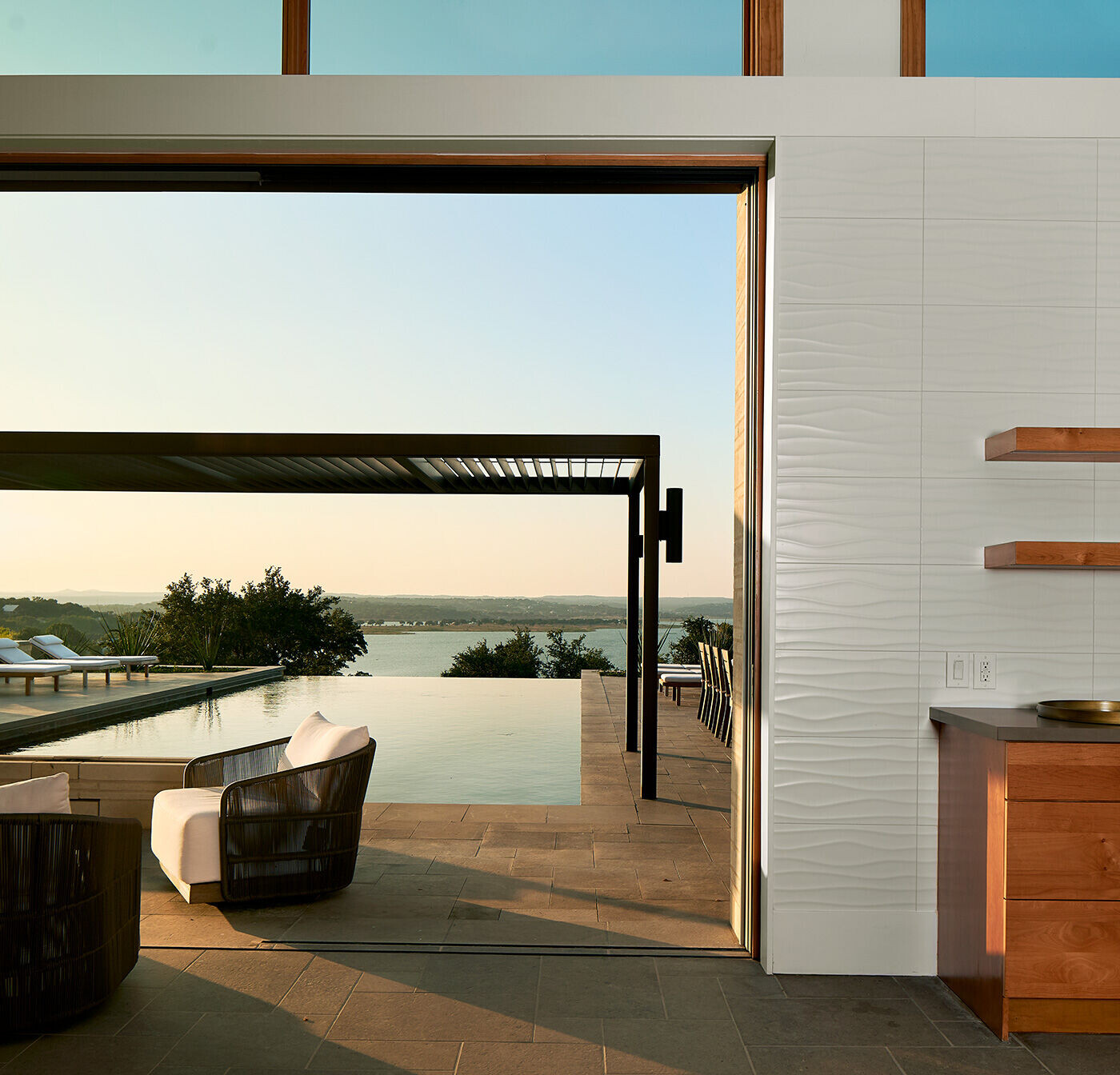 峡谷湖畔休闲小屋-8