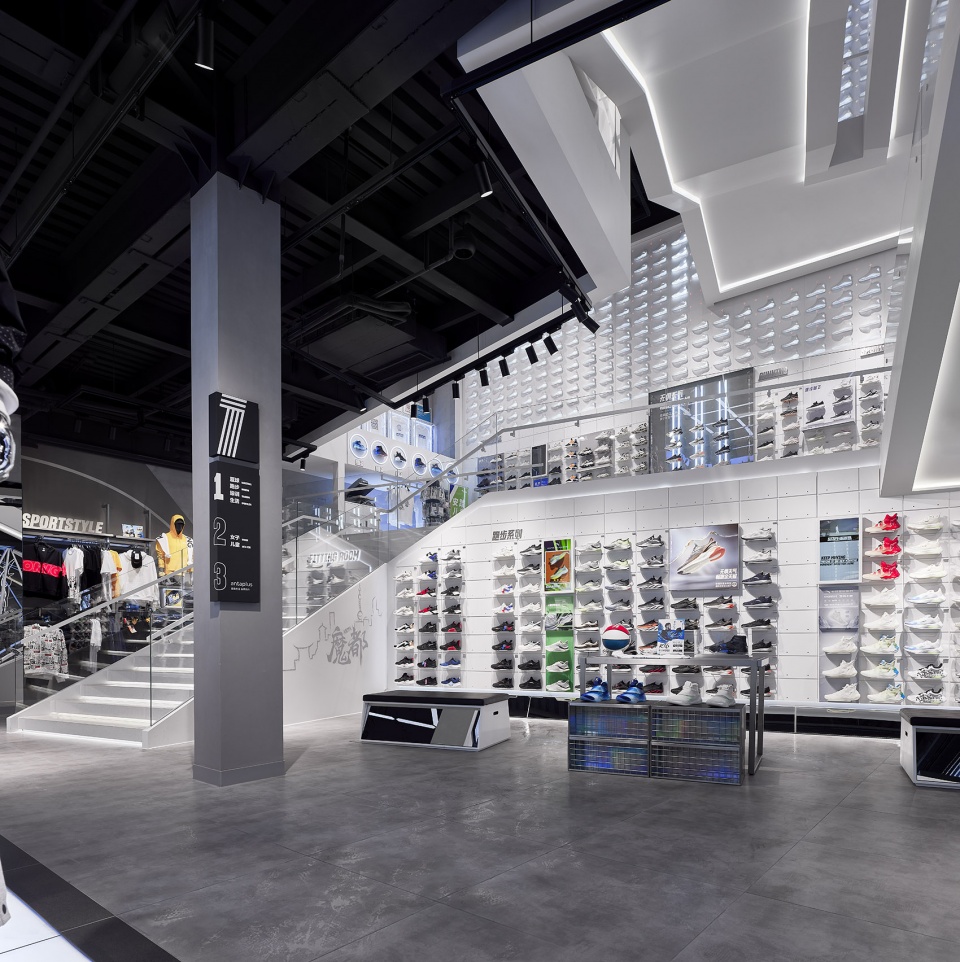 安踏上海旗舰店-44