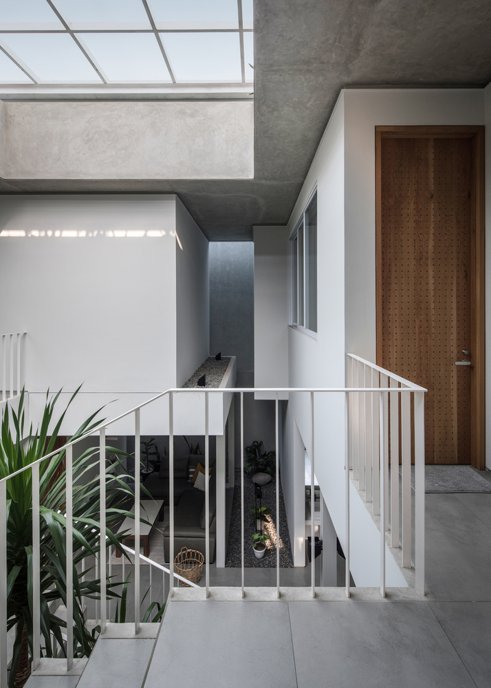 私密而明亮 | 印尼 Cube House 的现代设计-35