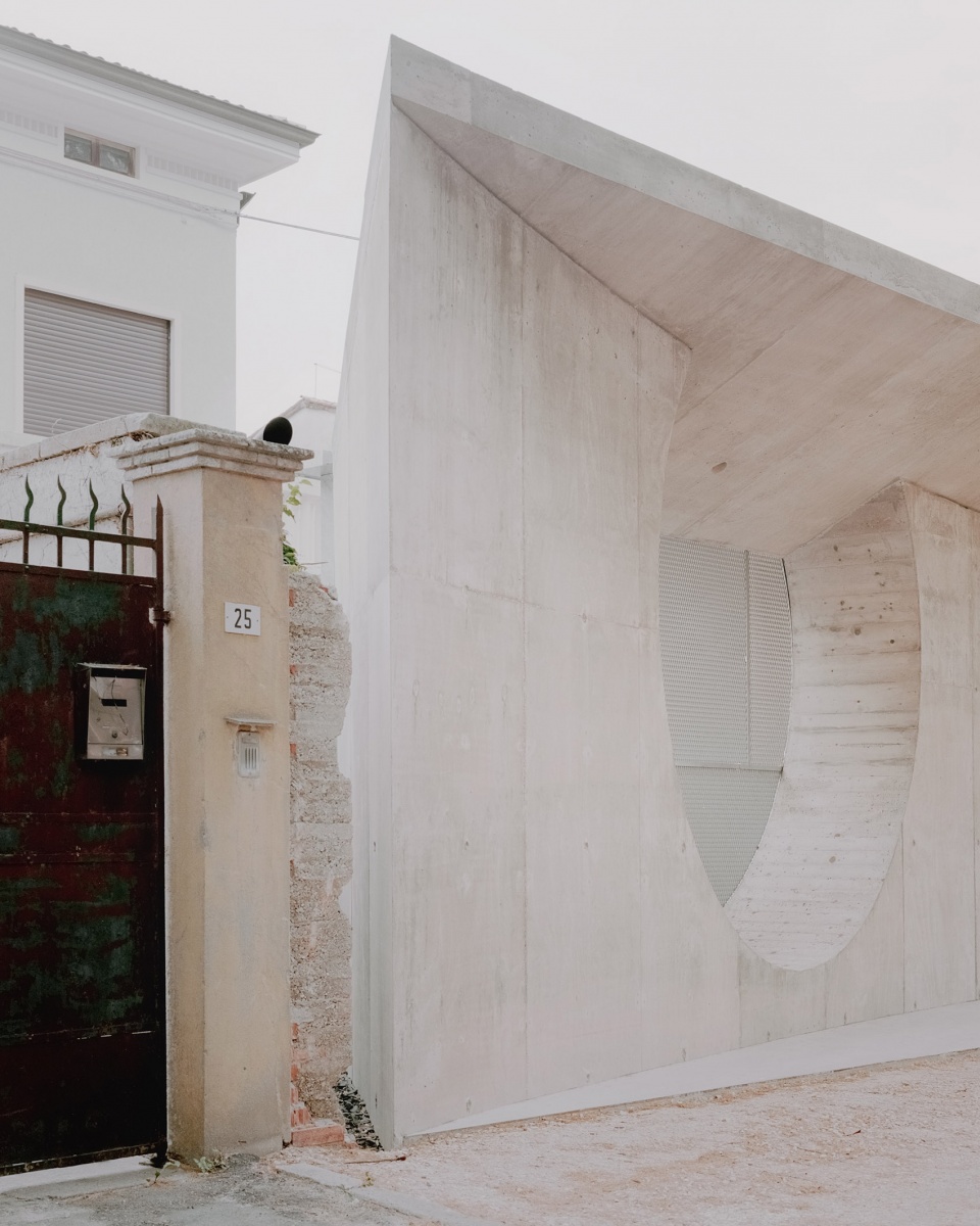 意大利“门槛与宝藏”艺术空间,探索边界与珍宝的完美融合-12