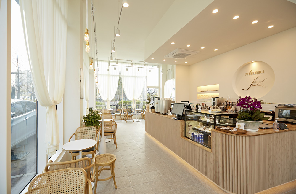 18 坪卡啡因的现代时尚 | 极简与舒适的完美融合-3