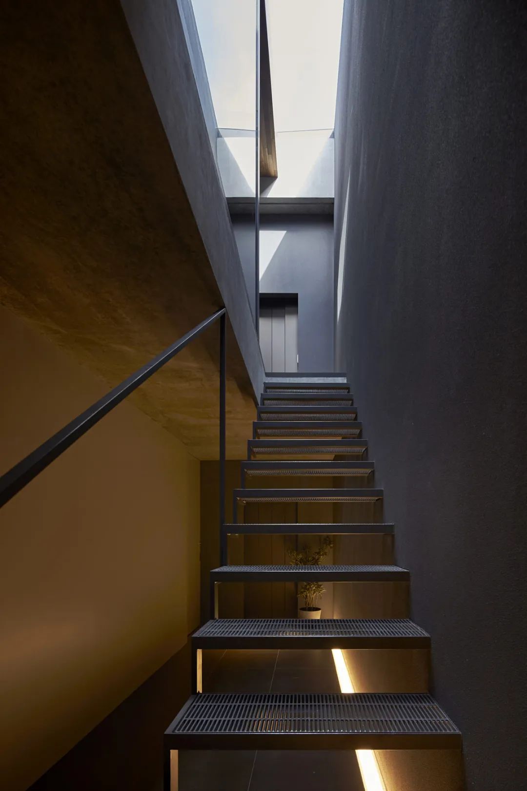 日本野兽派庭院住宅-44