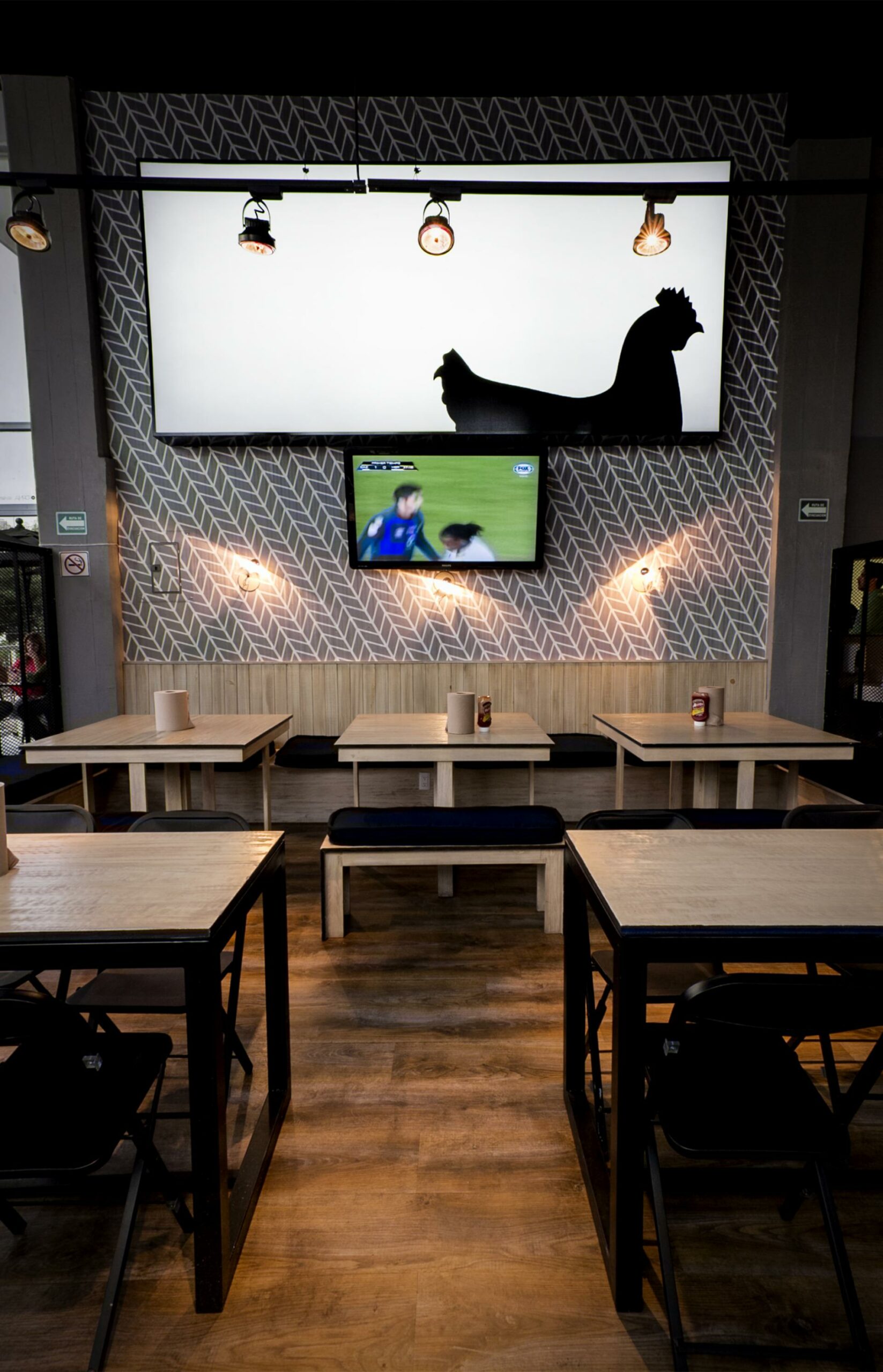 墨西哥Wingman体育酒吧Wings店室内设计丨墨西哥瓜达拉哈拉丨当地工作室deFORMA-23