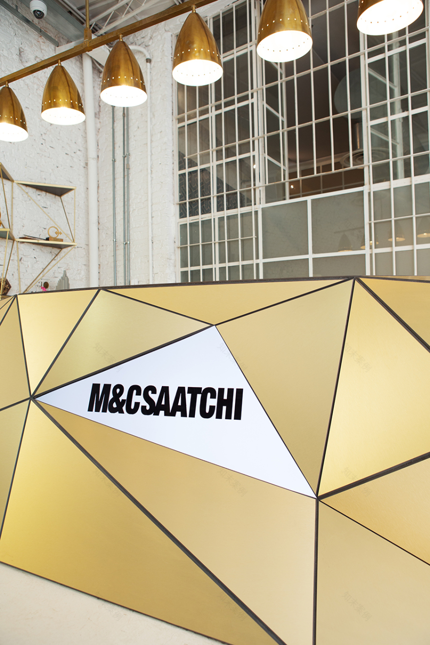 全球广告巨头 M&CSAATCHI 米兰总部纯金质感接待厅-11