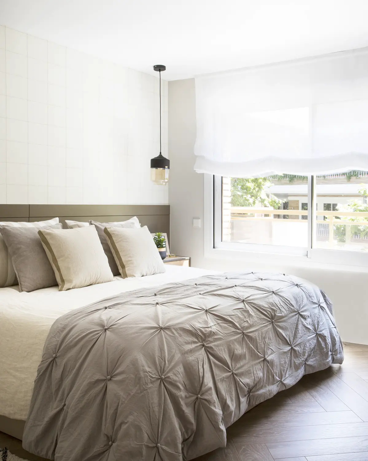 黑沙风格装点巴塞罗那家庭公寓-10