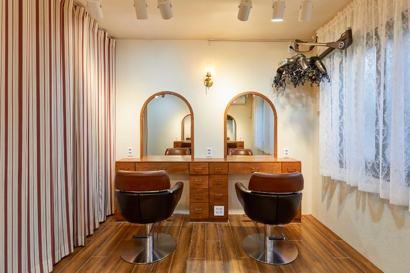 17 坪美妆店，打造简约居家风格-10