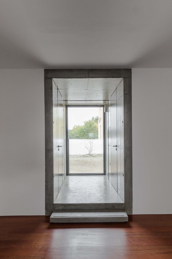 里斯本洛里什住宅 · 旧建筑新生命,彩色空间营造生活美学-37