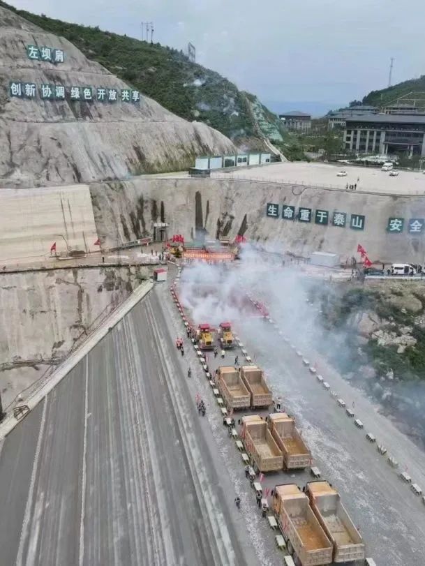 河南洛宁抽水蓄能电站下水库大坝顺利填筑完成-7