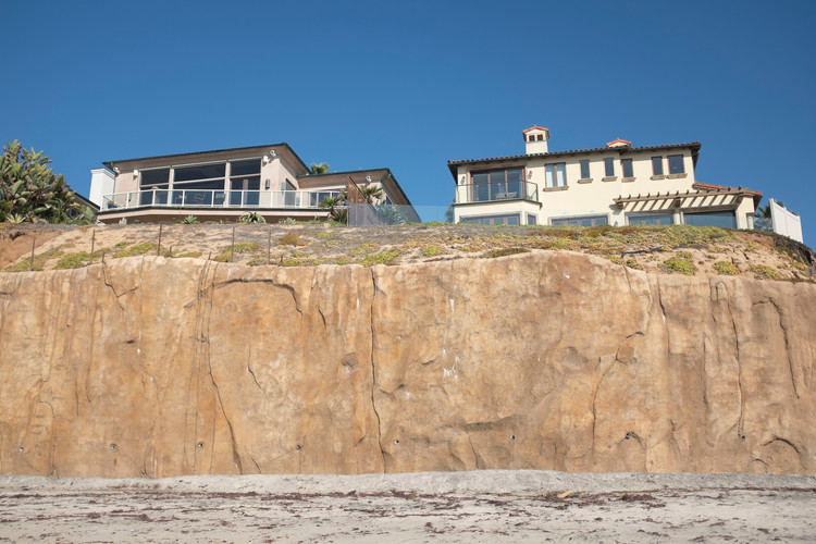 海洋悬崖上的绿色庇护所-9