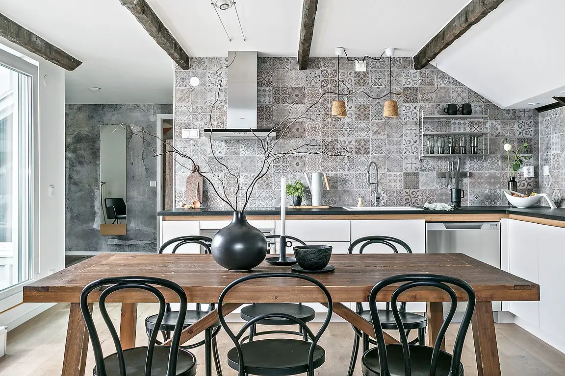 瑞典灰调复式公寓设计，中世纪城市美景尽收眼底-1