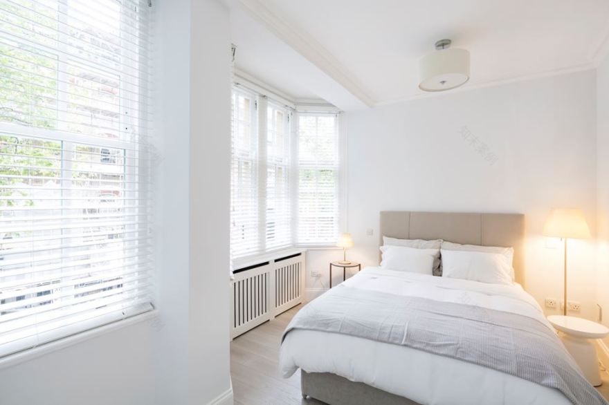 Well lit Home in Central London Designed by 2d4-19