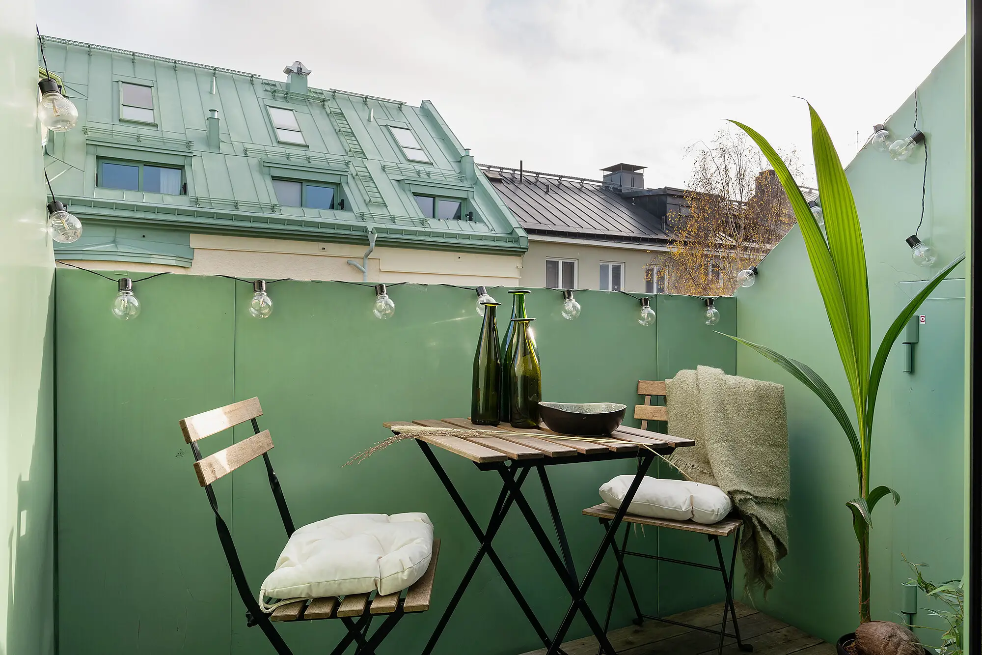 瑞典百年建筑的迷你复式公寓设计-16