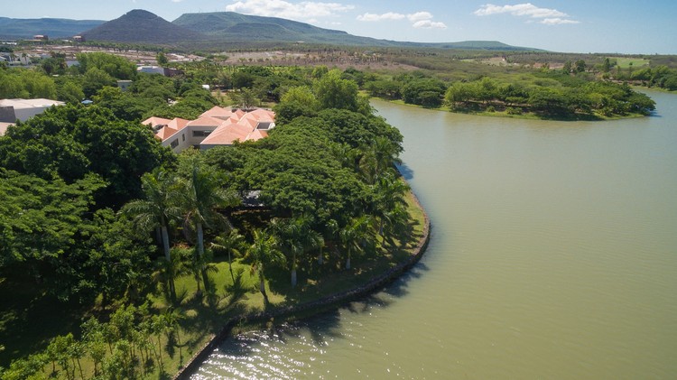 金字塔造型打造独特墨西哥别墅空间-5