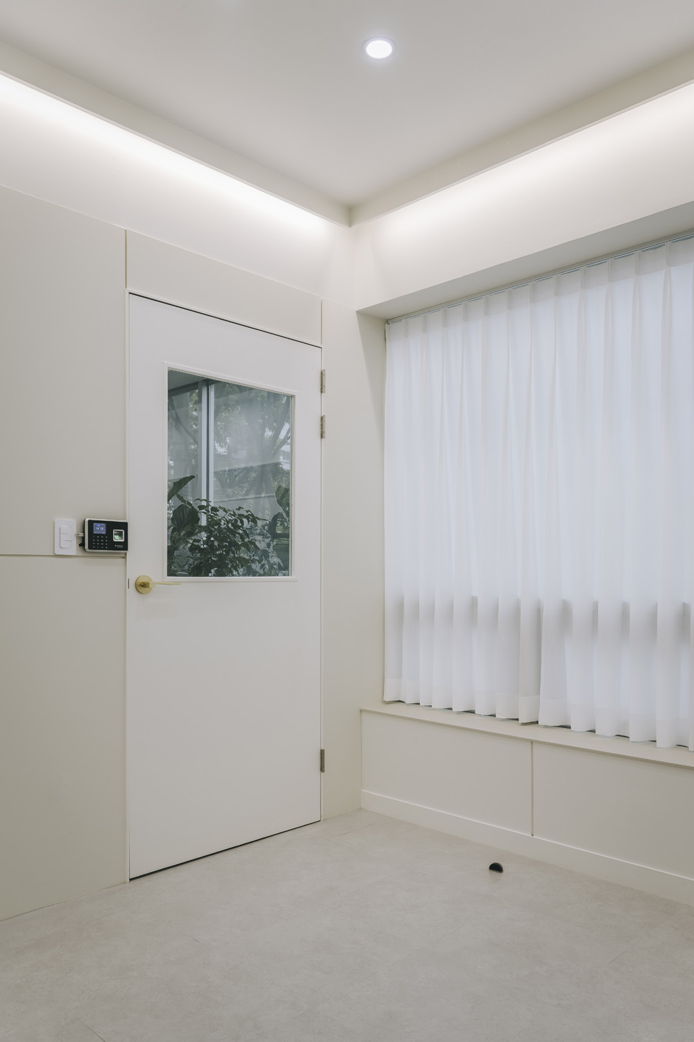 白色简约迷你办公室，60 平米的极致空间利用-16