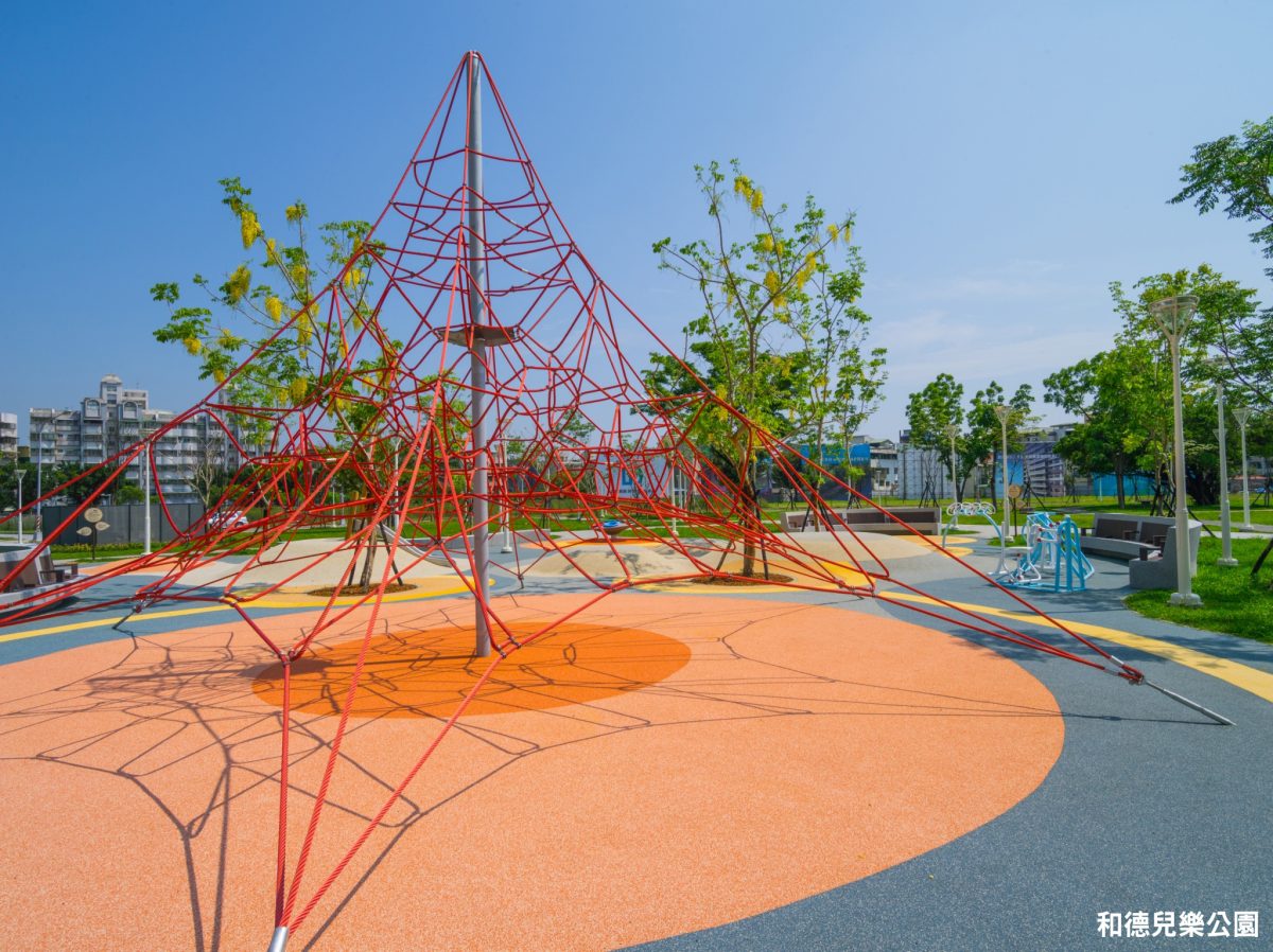 王者的溫柔「因為周圍這兩座公園，富邦才買下旁邊這塊地。」 - WEHOUSE-4