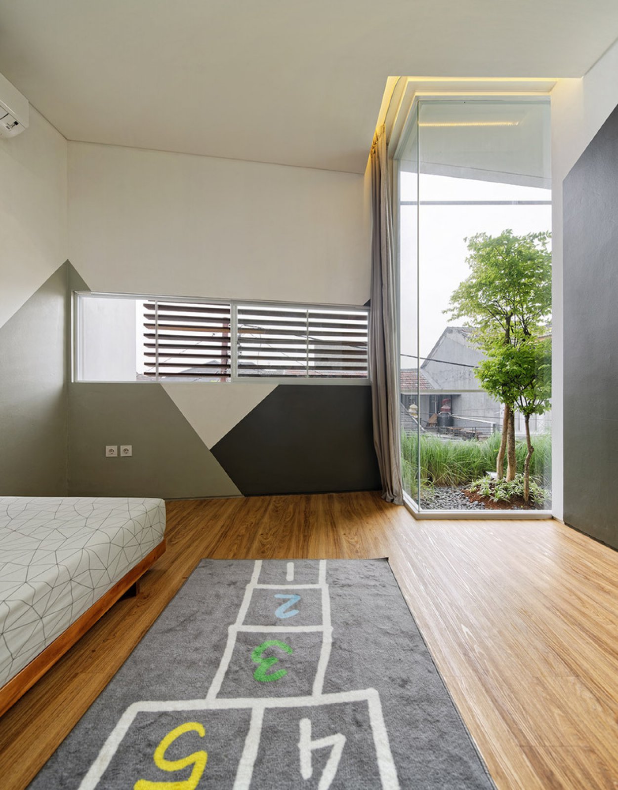 内嵌住宅——210㎡印尼住宅中搭建“飞行花园”-9