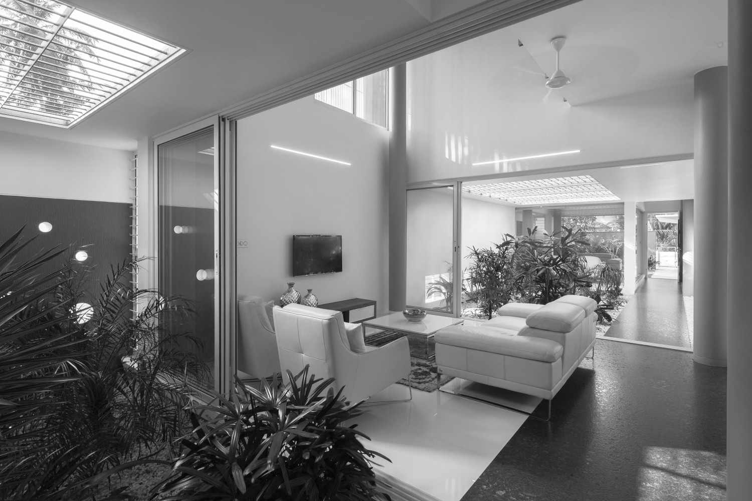 The Floating Parasol House  LIJO.RENY.architects-31