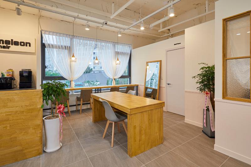 26 平美容室 卡其色与原木的简约魅力-11