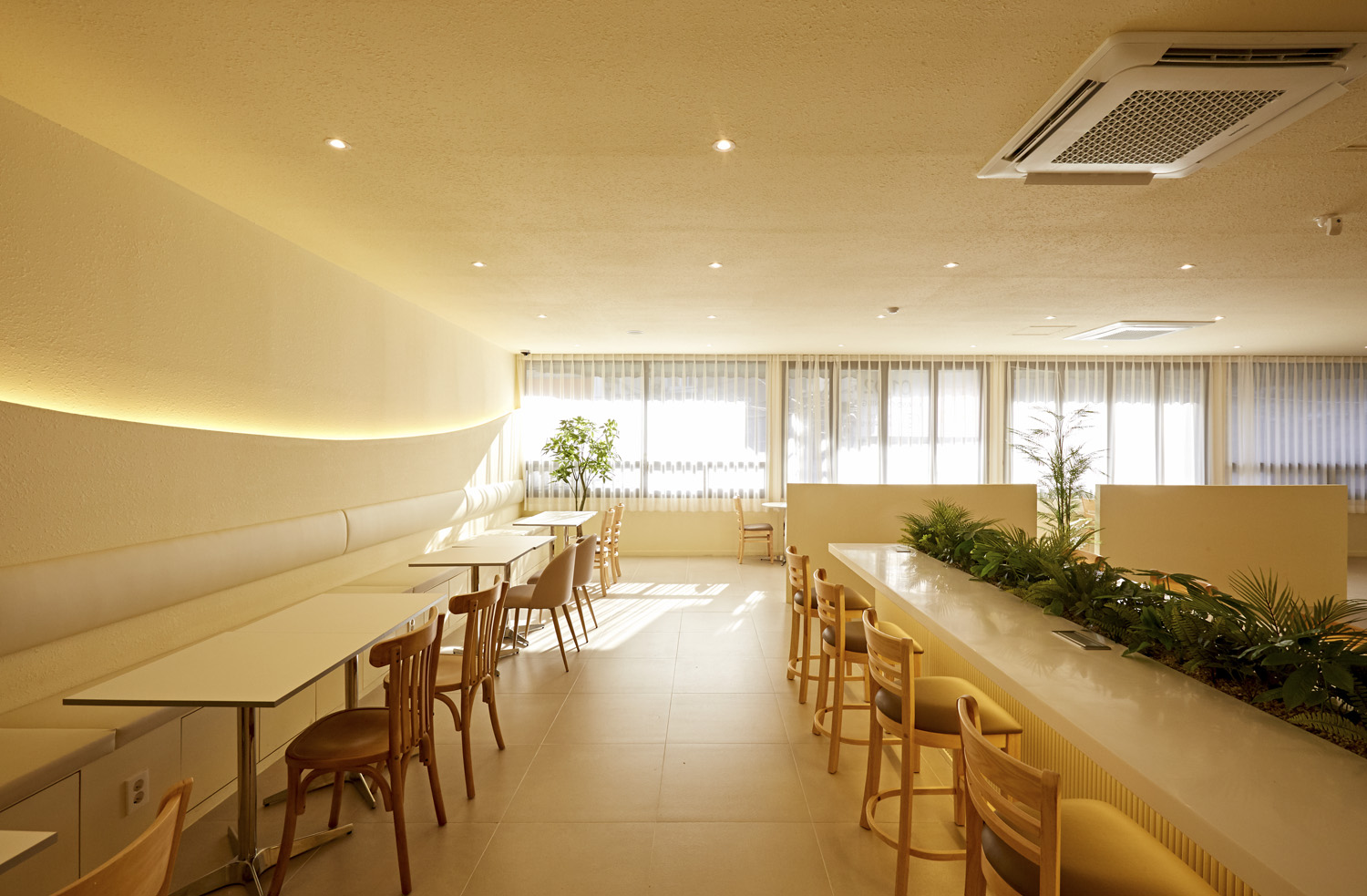 42 平卡佩咖啡厅，小巧设计点亮空间-14