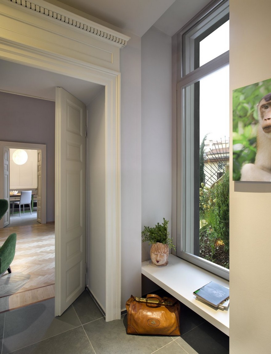 Lovely Apartment in Torino Cleverly Combines Classical Details with Contemporary Arrangements-15