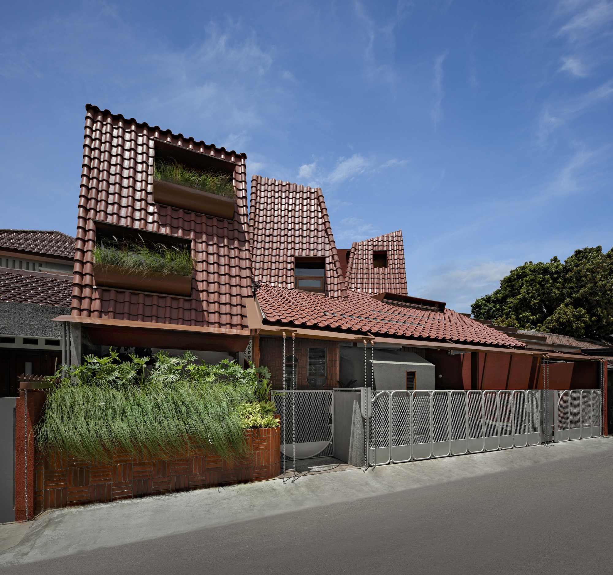 心烦意乱的房子丨印度丨Ismail Solehudin Architecture-34