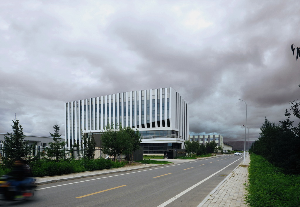 切片层岩 · 赤峰市林西县工业园区的立体艺塑办公建筑丨蒙古丨大连松岩建筑设计院有限公司-38