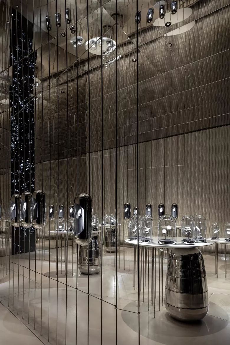 打破传统,感官体验的珠宝旗舰店设计-19