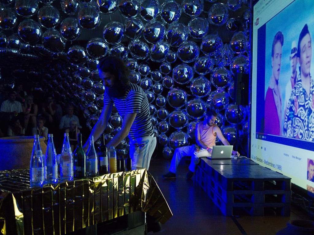 《风扇骚乱事件》——灵活多变的空间设计-16