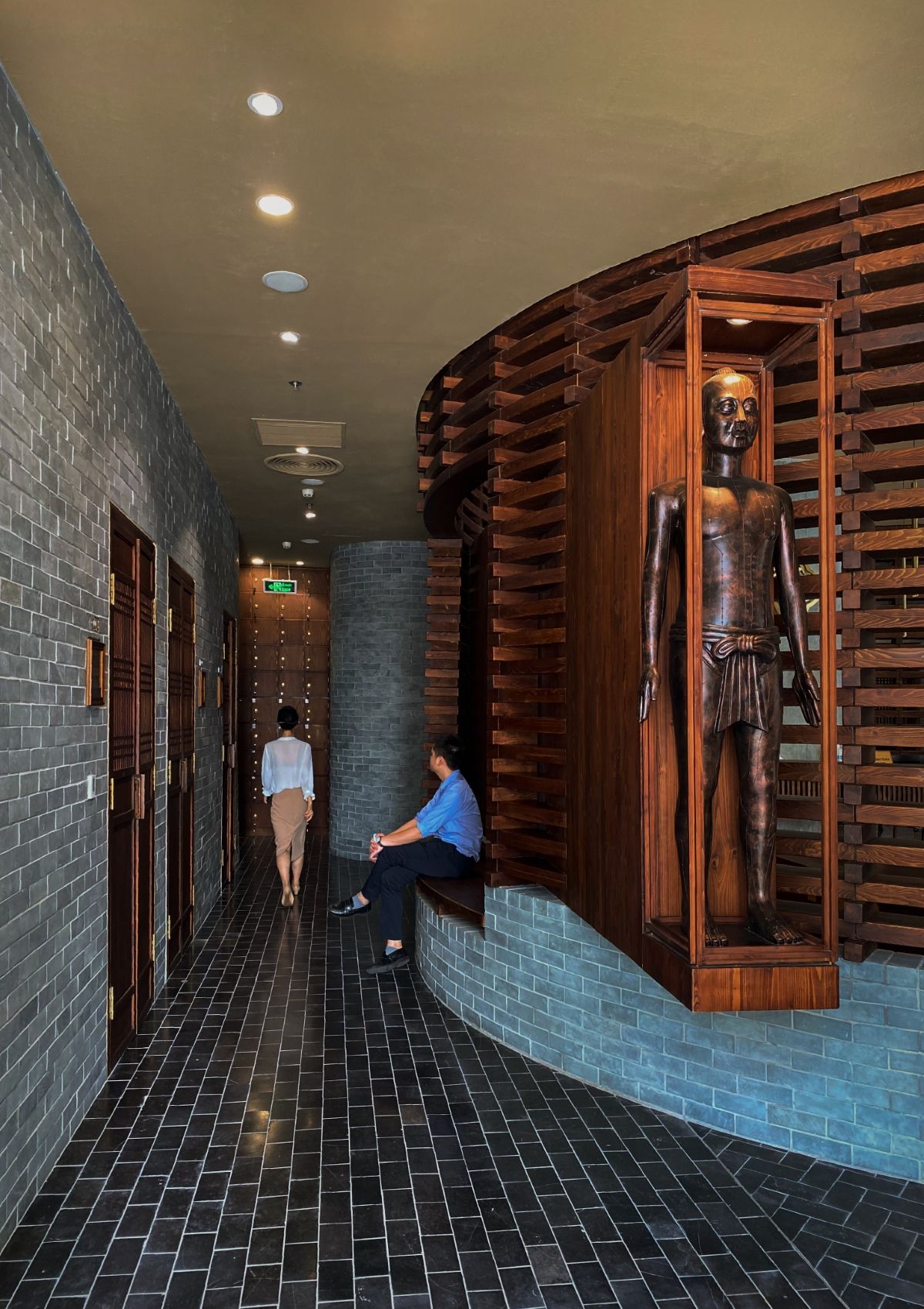 现代越南风格 YHCT 诊所设计,融合自然人文元素-16