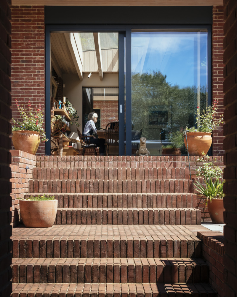 融入自然的英国生态小屋-38