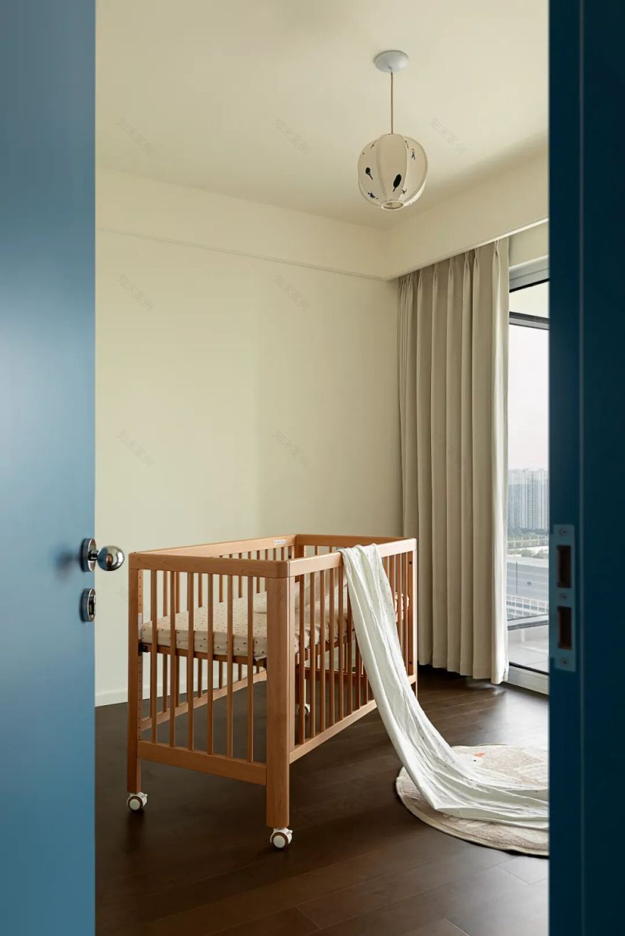 【新作】告别“样板间”:90后夫妻爆改精装房,打造纯粹包豪斯之家-59