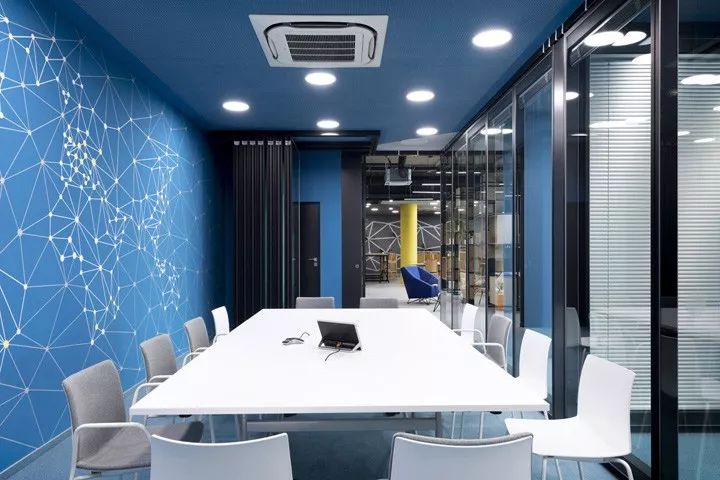 Milestone Systems 索非亚办公室——对称布局中的空间多变性-26