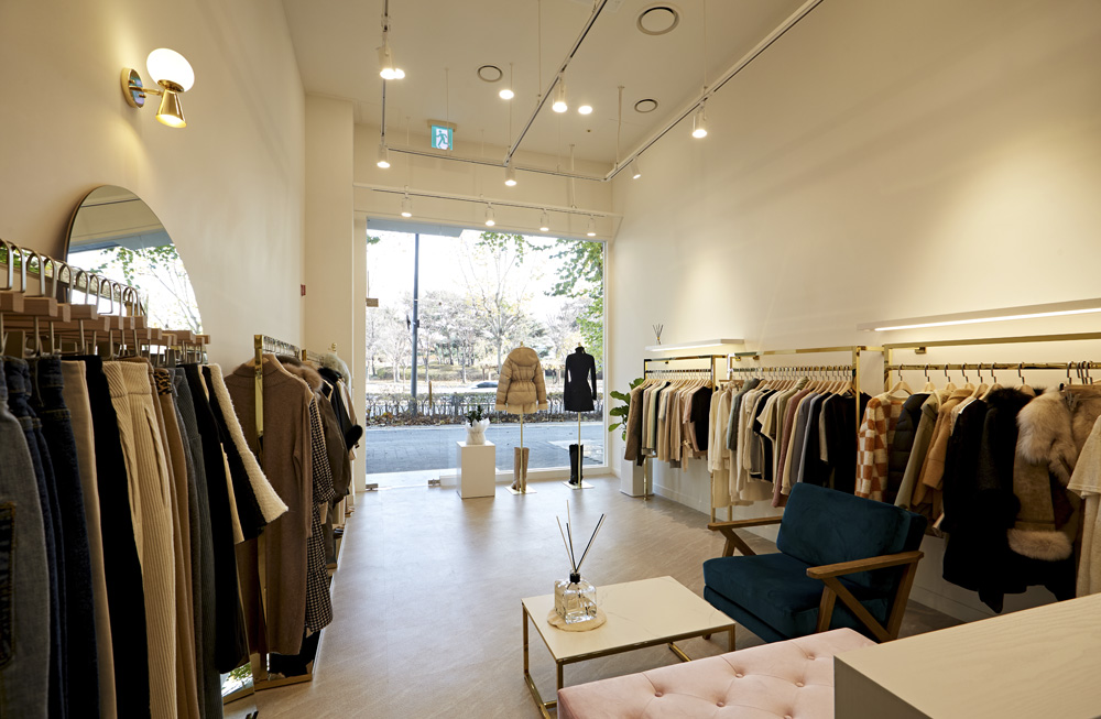 11 坪时尚服饰店 | 现代简约风的空间艺术-9