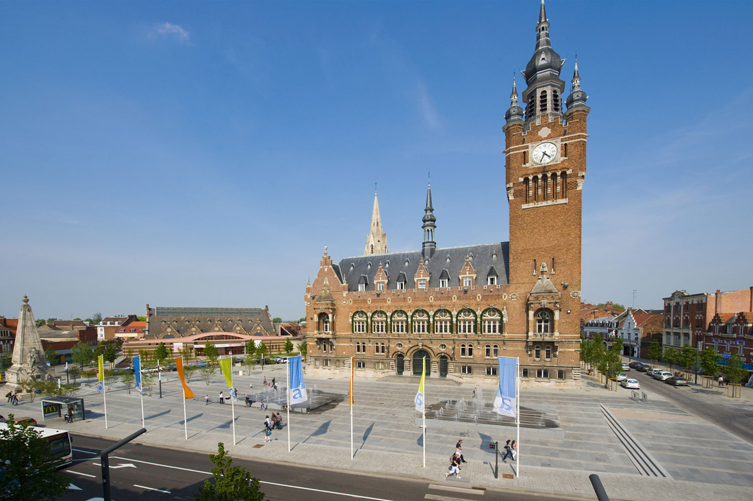 历史交织的阿尔芒提埃尔广场-4