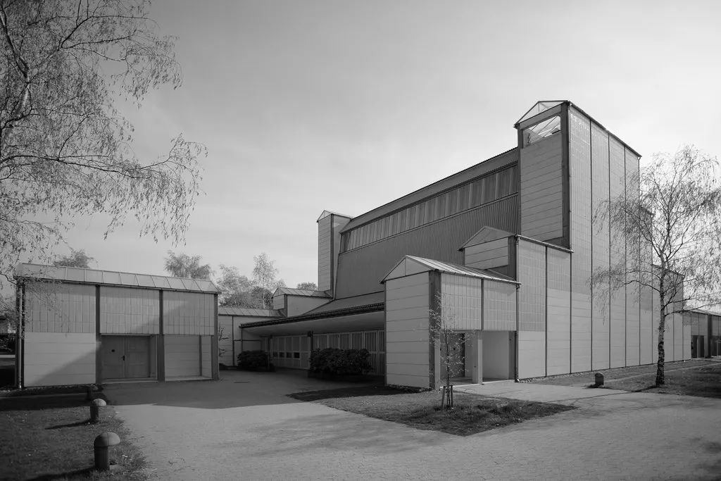 巴格斯韦德教堂 | 伍重的自然与精神空间-32