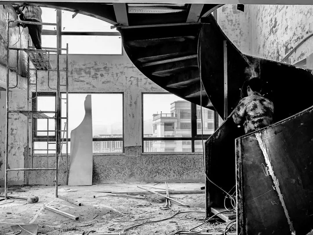 灰色调空间中的光影探索-3