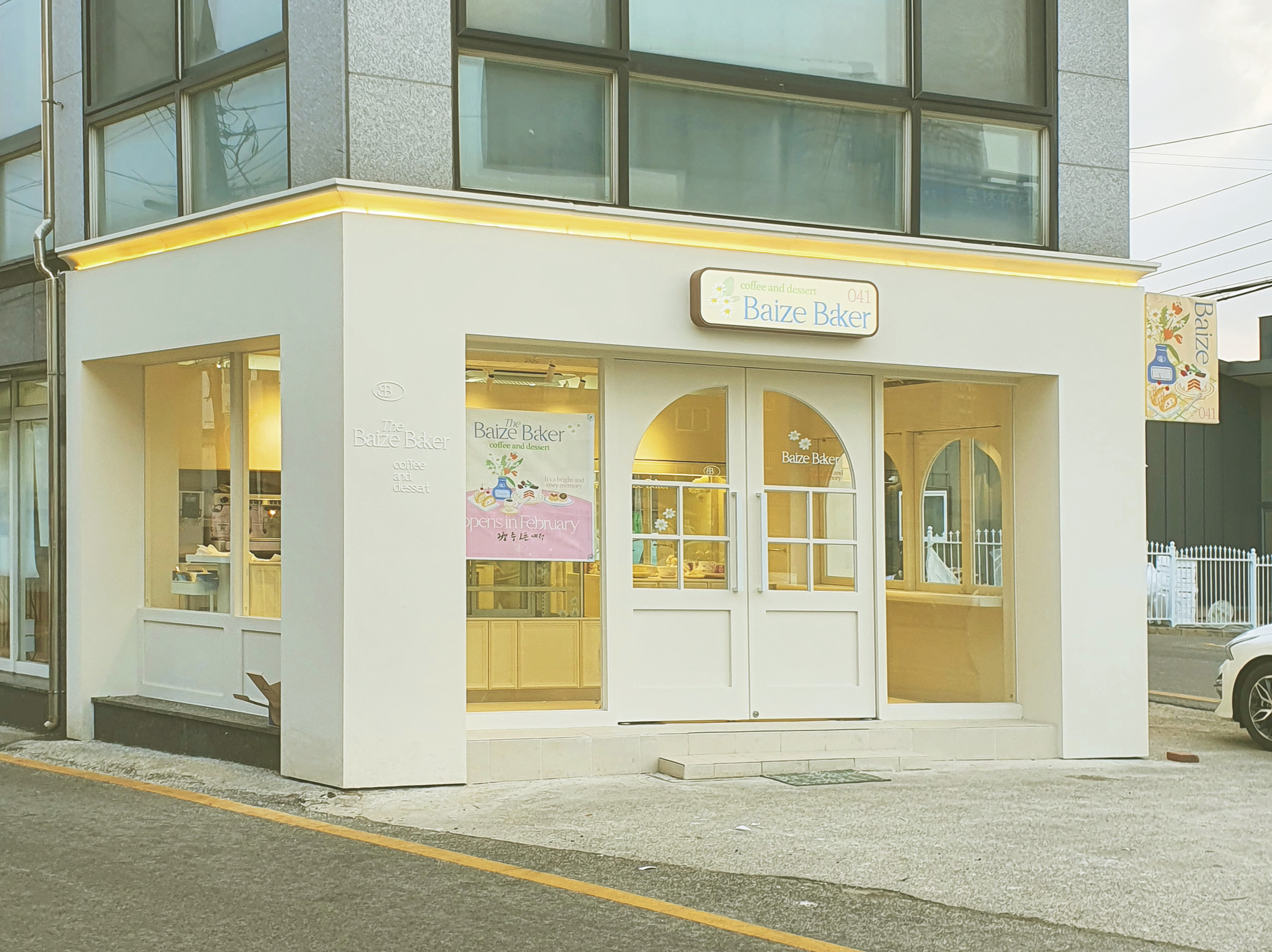 韩国烘焙店"베이즈"——极简白色风格的设计魅力-2