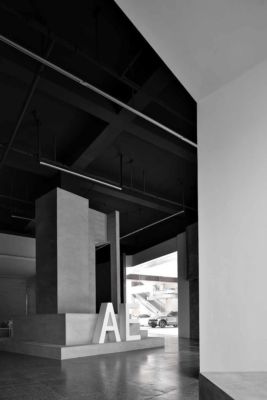 电影胶片般的动态感服饰店设计丨中国苏州丨苏州市不止设计顾问有限公司-9