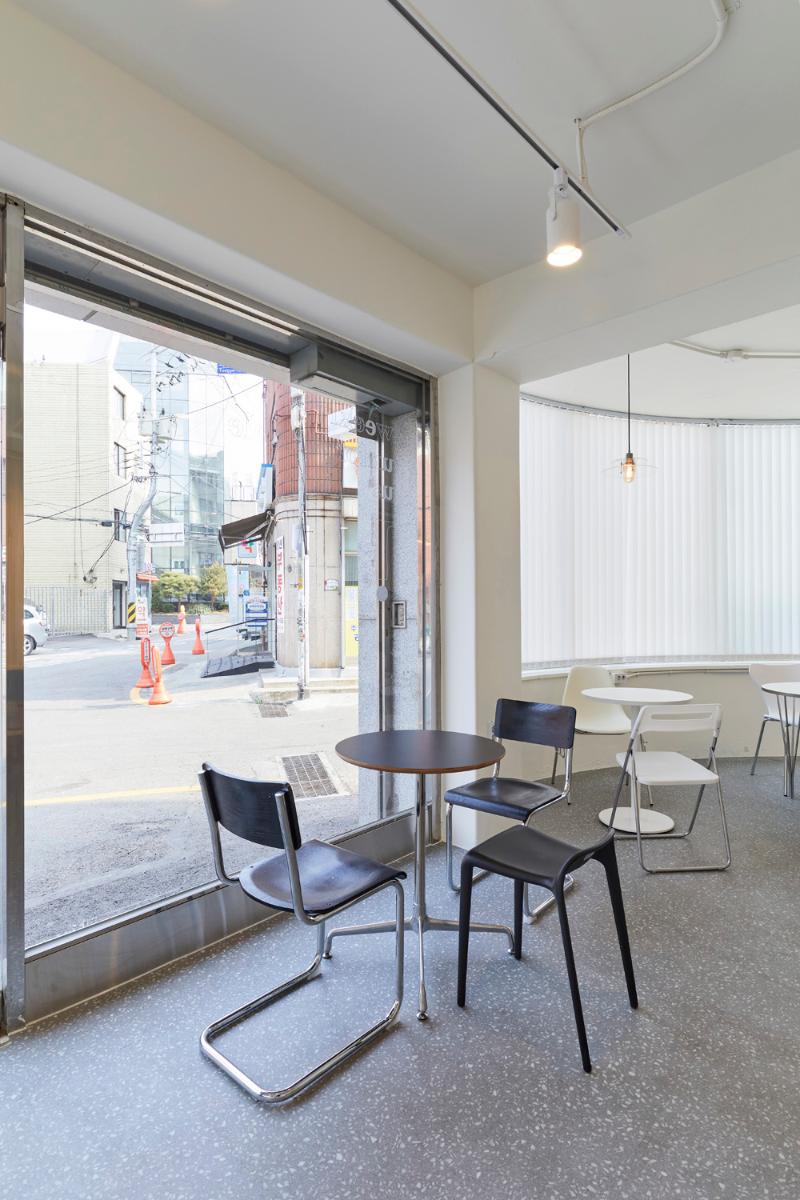 简约白色调 17 坪咖啡馆设计-10