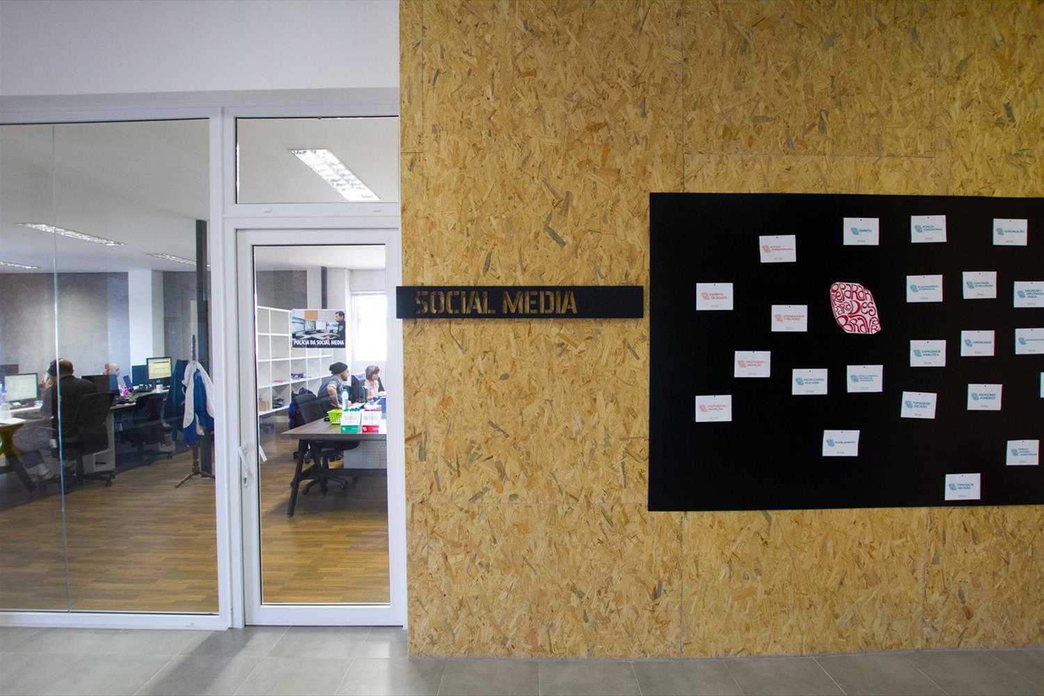 Brivia 广告公司 | 新颖设计，打造活力办公空间-8