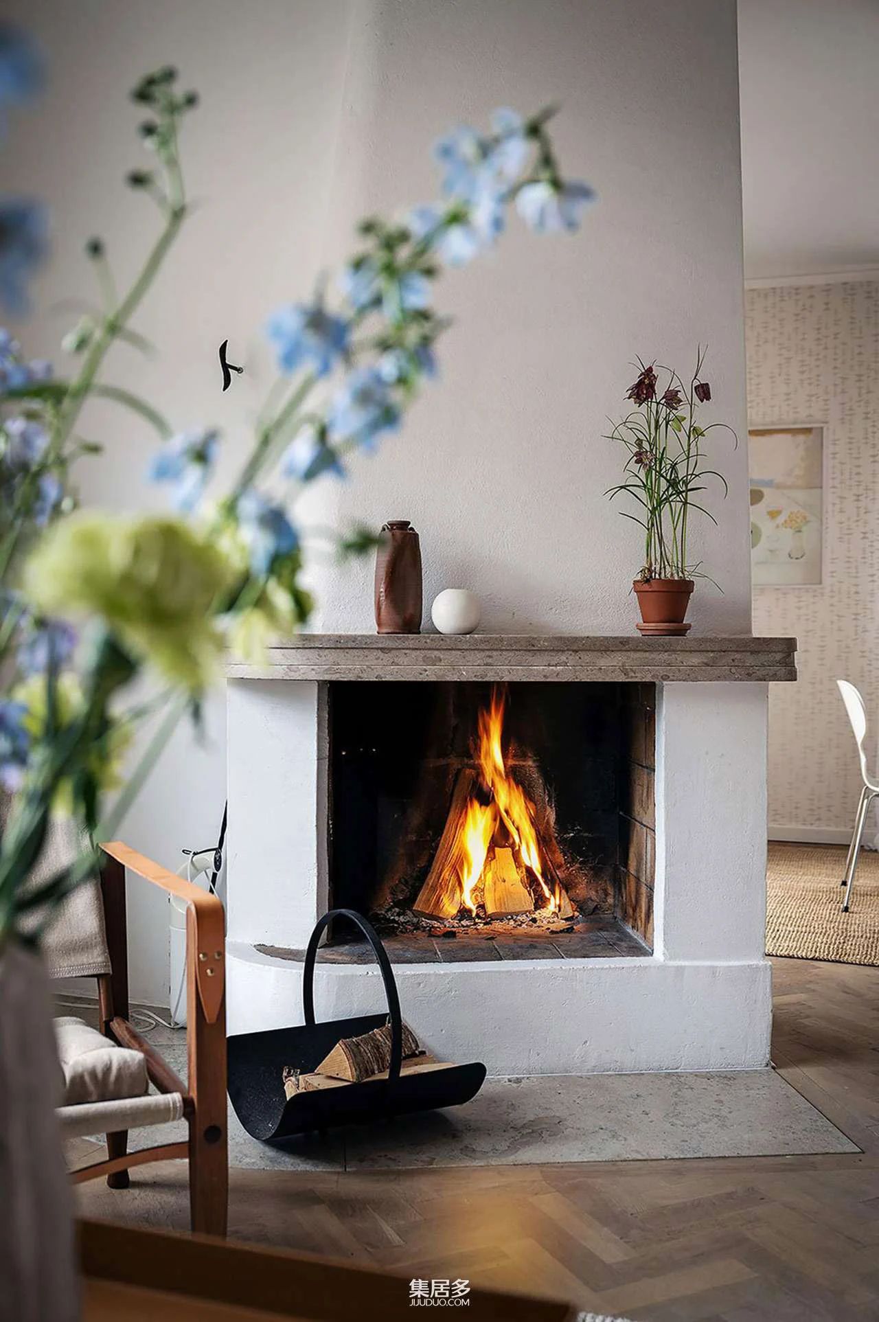 瑞典小屋复古壁纸与木墙设计-10