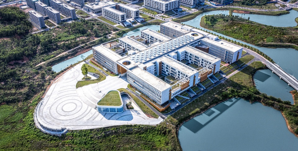 广东石油化工学院公共教学组团——依山傍水,打造生态校园-7