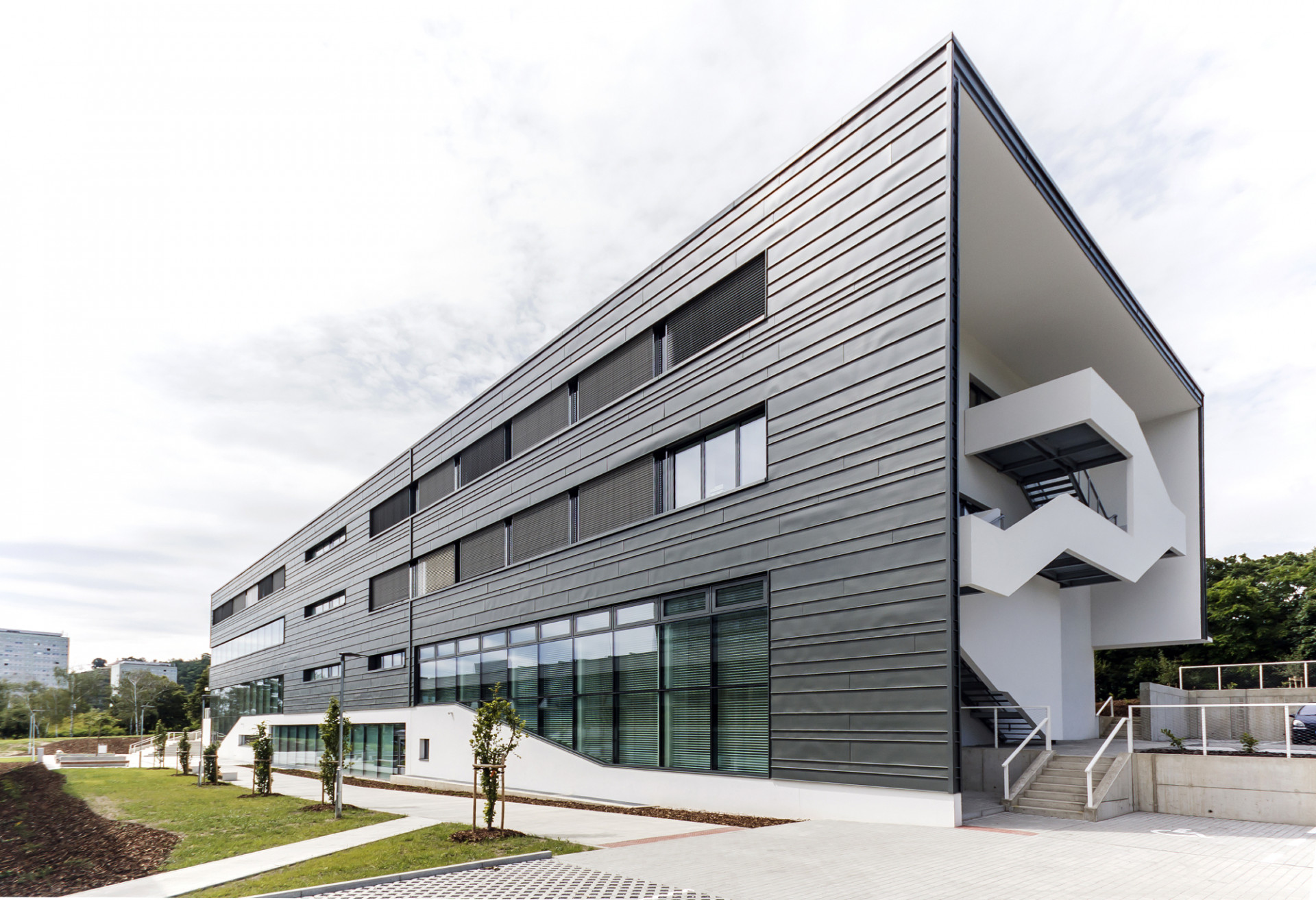      Katalog: majo architekti - Pavilon IMPAKT MFF UK
 |  EARCH.cz-3