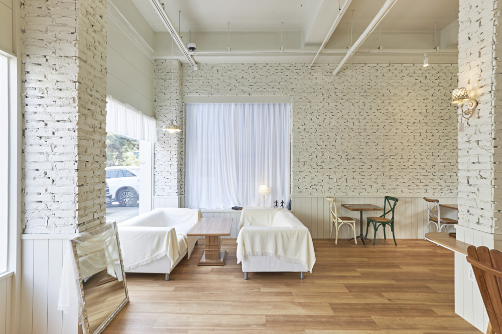 白色木纹打造舒适 50 平咖啡厅空间-22