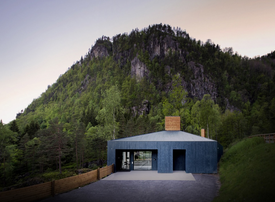 挪威 Kvåsfossen 游客中心 | 悬崖边的现代传统交融-27