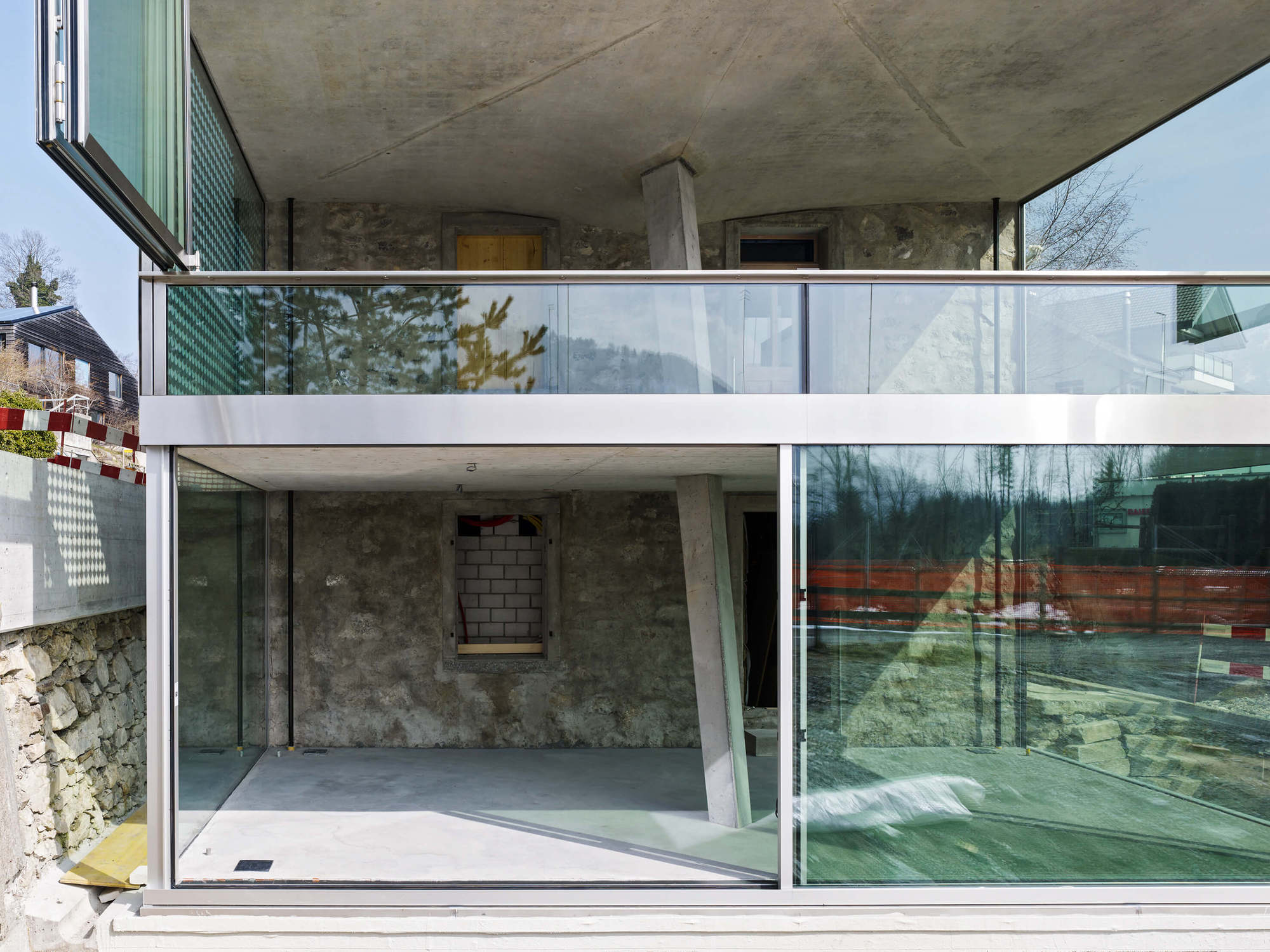 瑞士 Seelisberg 别墅 · 半柱之家的空间创新-8